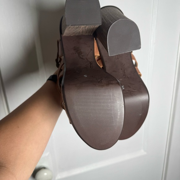 Very Volatile Los Angeles Leather Platform Tan Strappy Heels size 9 - Picture 10 of 11